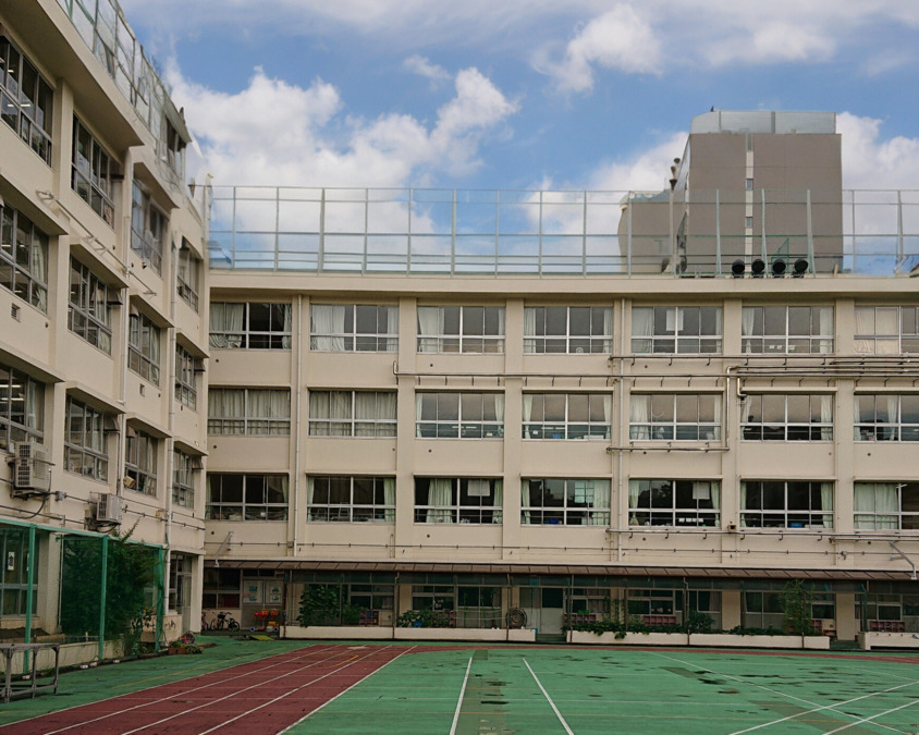 小学校　台東区立千束小学校（小学校）まで339m