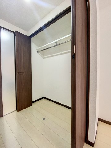 収納　ハンガーポール付のクローゼット