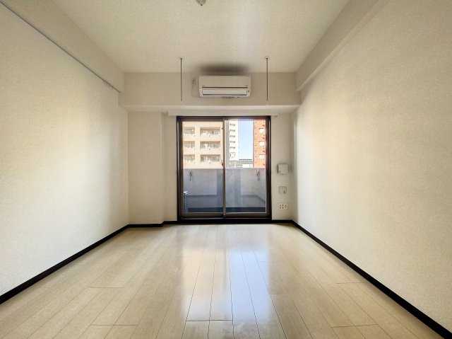 居室・リビング　洋室8.7帖のお部屋です