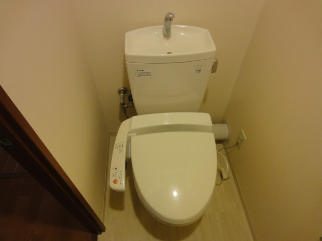 トイレ　※同建物の類似写真となります。