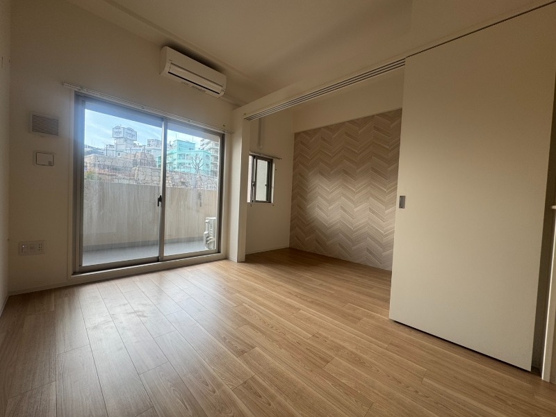 居室・リビング　窓からの光が心地よいお部屋です