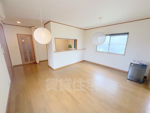 勝部5丁目戸建ての居間写真