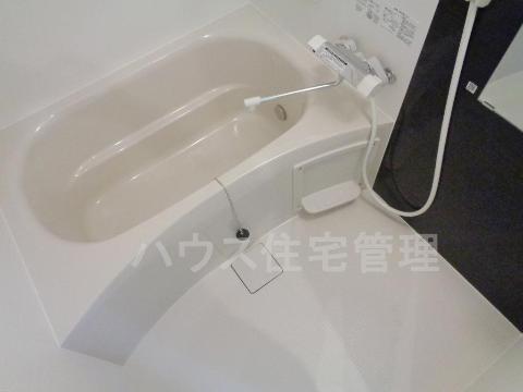 ＪＲ東海道本線 ＪＲ総持寺駅 徒歩5分 3階建 築2年の風呂写真