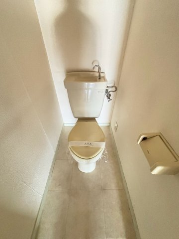 トイレ　別号室の画像の為、ご参考にしてください。