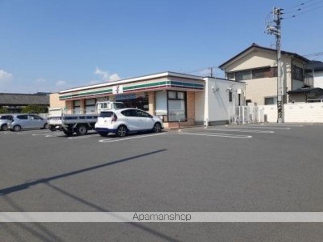 コンビニ　セブンイレブン前橋朝倉町１丁目（コンビニ）まで550m
