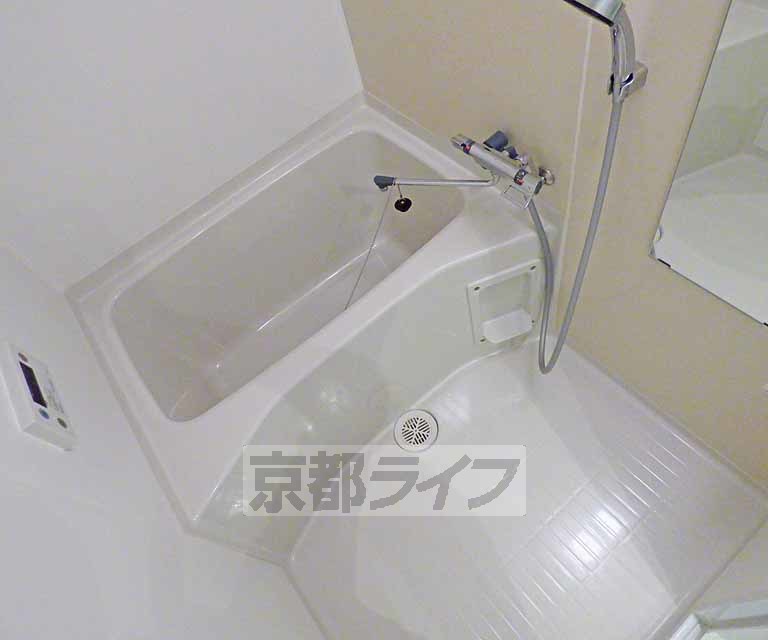 バス・シャワールーム　広々とした浴室です。