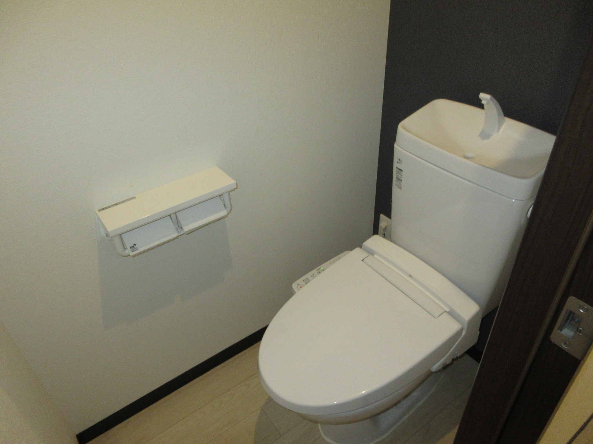 ＪＲ関西本線 東部市場前駅 徒歩3分 7階建 築13年のトイレ写真