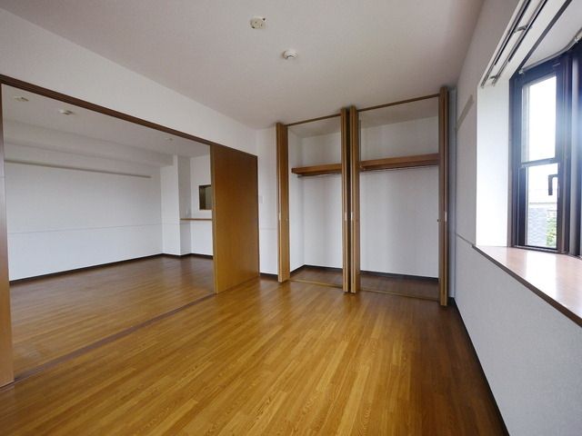 その他設備　収納と洋室