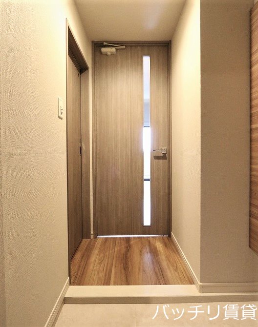 玄関　別号室の写真になります　現状優先