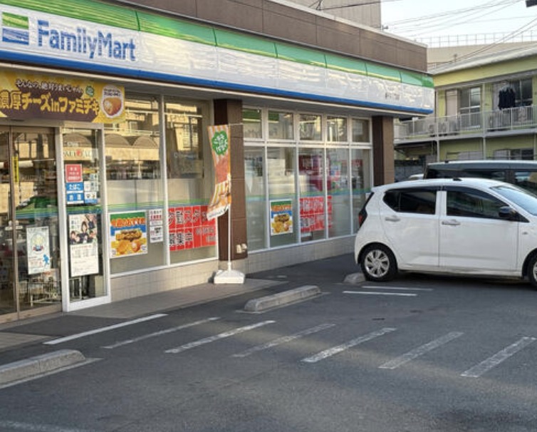 コンビニ　ファミリーマート南千住一丁目店（コンビニ）まで66m