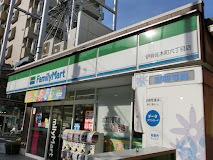 コンビニ　ファミリーマート伊勢佐木町六丁目店（コンビニ）まで99m