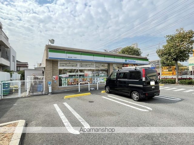 コンビニ　ファミリーマート鶴見通二丁目店（コンビニ）まで299m