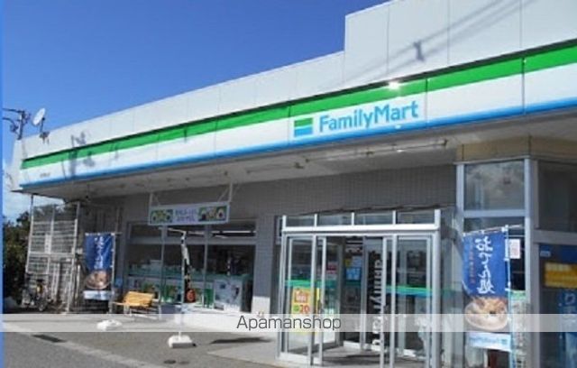 コンビニ　ファミリーマート秋田割山店（コンビニ）まで215m