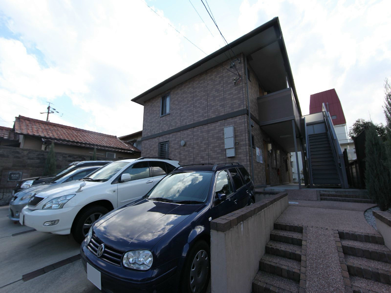 建物外観　外観　屋根付き駐輪場　敷地内平面駐車場