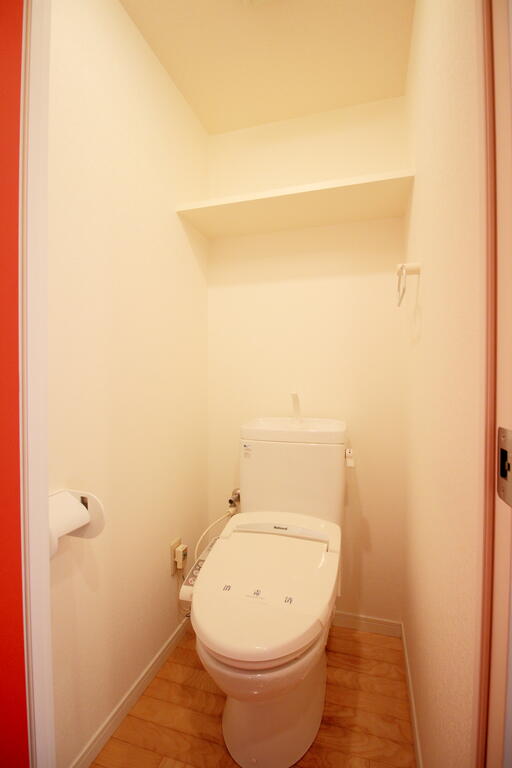 都営大江戸線 落合南長崎駅 徒歩8分 3階建 築23年のトイレ写真