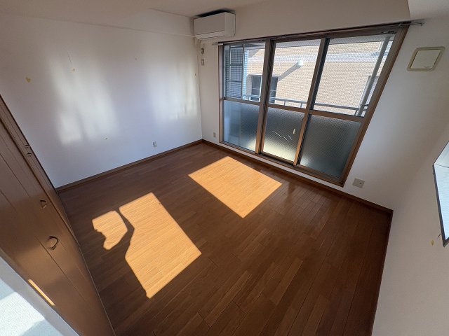 その他部屋・スペース　広くて明るい寝室