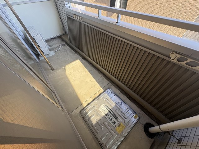 バルコニー　バルコニーからの眺めを楽しみながら食事をしませんか