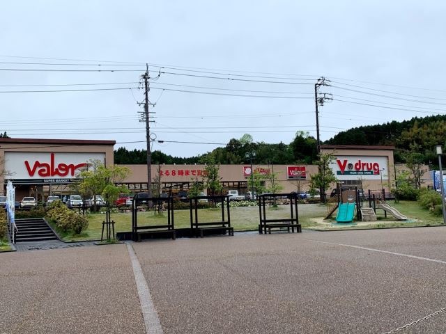 スーパー　バロー（スーパー）まで400m