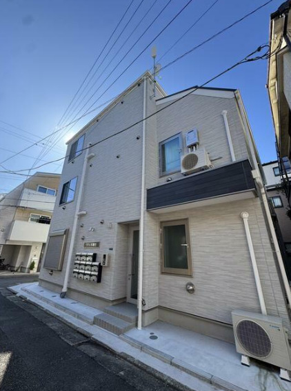 建物外観　ネット無料。ネット無料なら月々実質4000円程度のコストがか