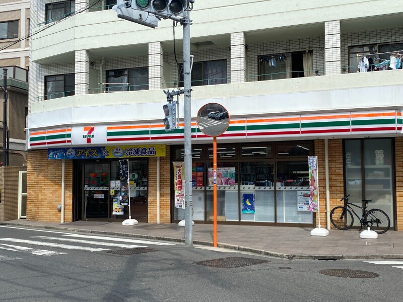 コンビニ　セブンイレブン新小岩4丁目店（コンビニ）まで215m