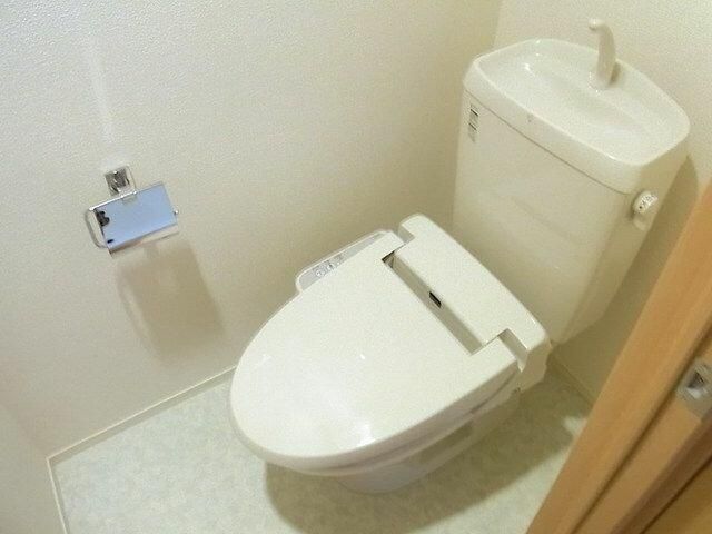 トイレ　別タイプ部屋　参考写真です
