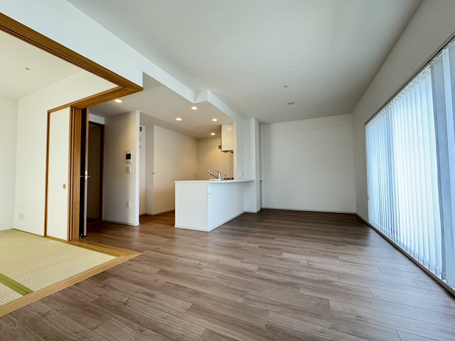 レーベン広島中広通り THE RESIDENCEの居間写真