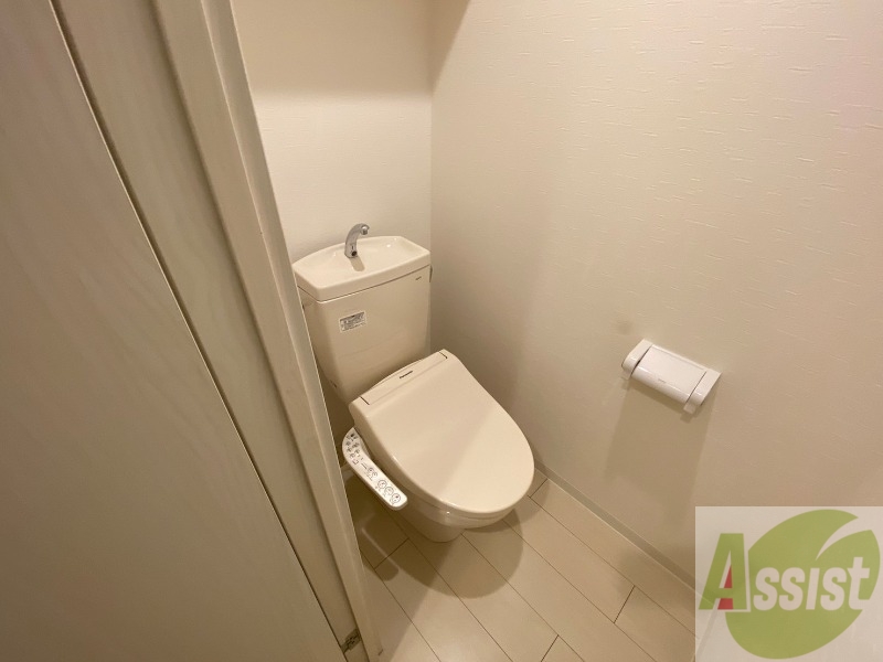 トイレ　ウォシュレット機能がついたトイレです。安心して使用できます。