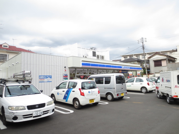 コンビニ　ローソン横浜菅田町店（コンビニ）まで400m