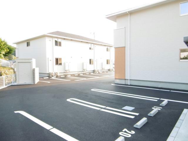 駐車場　駐車場