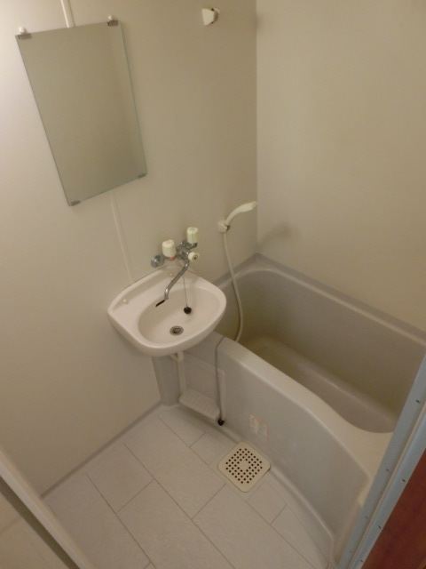 バス・シャワールーム　トイレはやっぱり分けたいところです。