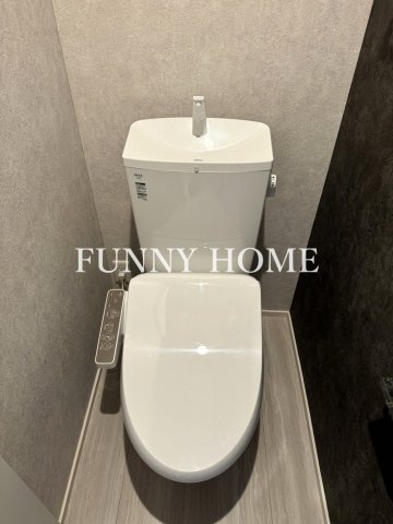 東急田園都市線 三軒茶屋駅 徒歩5分 2階建 築2年のトイレ写真