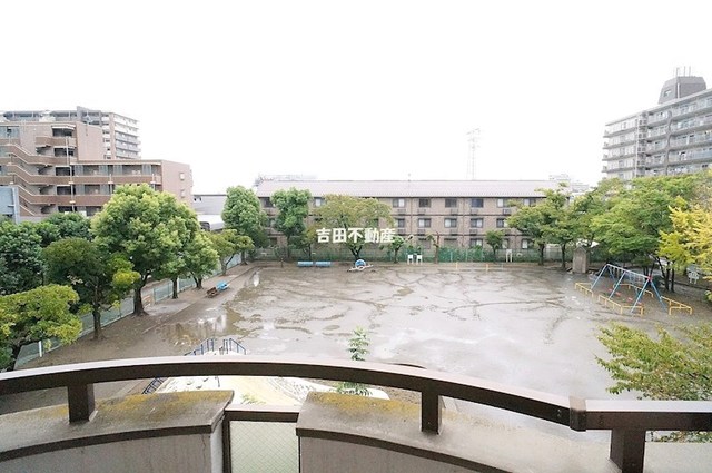 眺望　目の前に公園がありますよ
