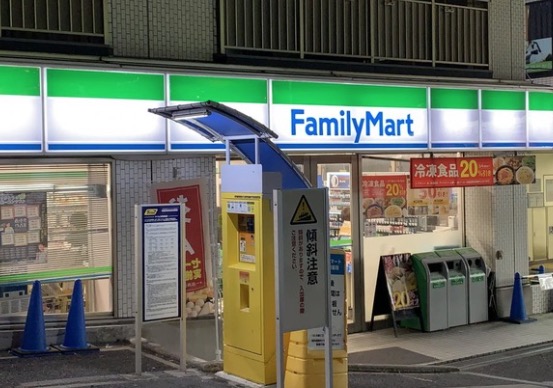 コンビニ　ファミリーマート牛込柳町駅前店（コンビニ）まで189m