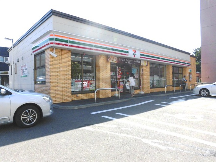 コンビニ　セブンイレブン（コンビニ）まで197m