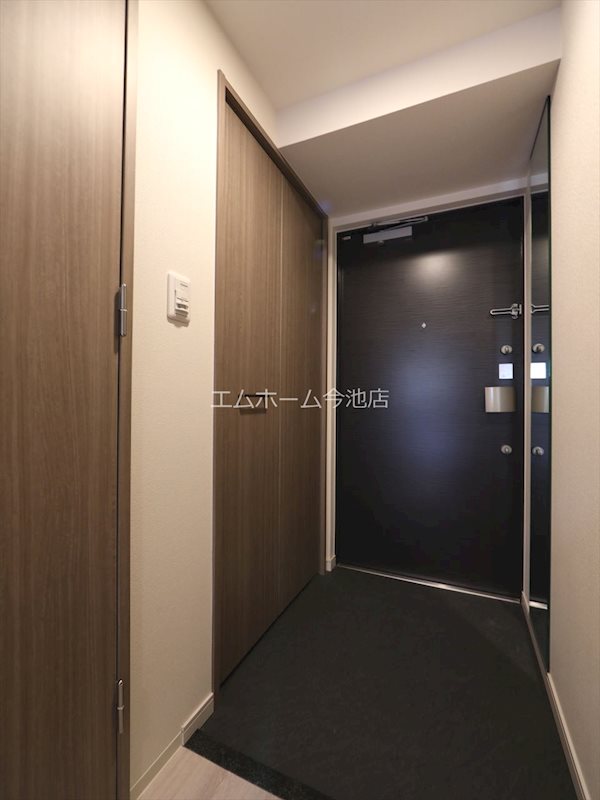 玄関　玄関　シューズボックス充実しています