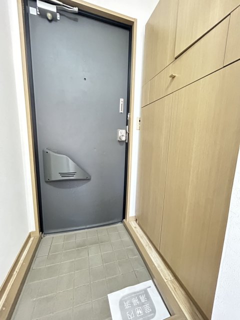 玄関　※画像は202号室です