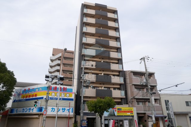 建物外観　安心のオートロック、便利な宅配ボックス完備の築浅物件です