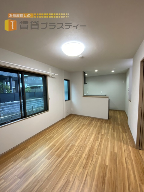 ＪＲ総武線 本八幡駅 徒歩8分 2階建 築40年の居間写真