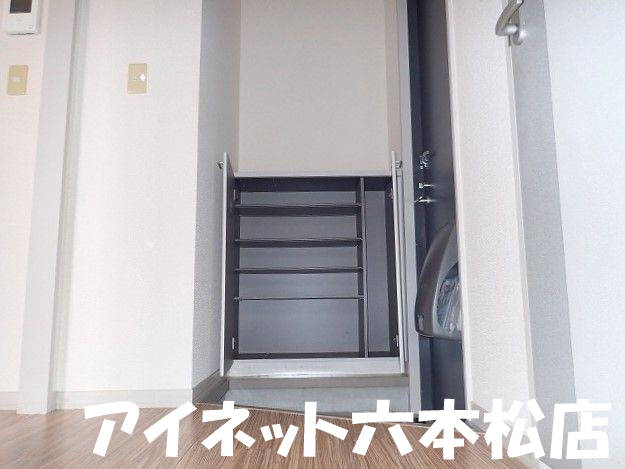 その他設備　シューズ収納はこちらです