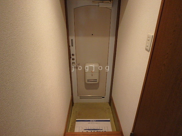 玄関　明るい開放的な玄関です。