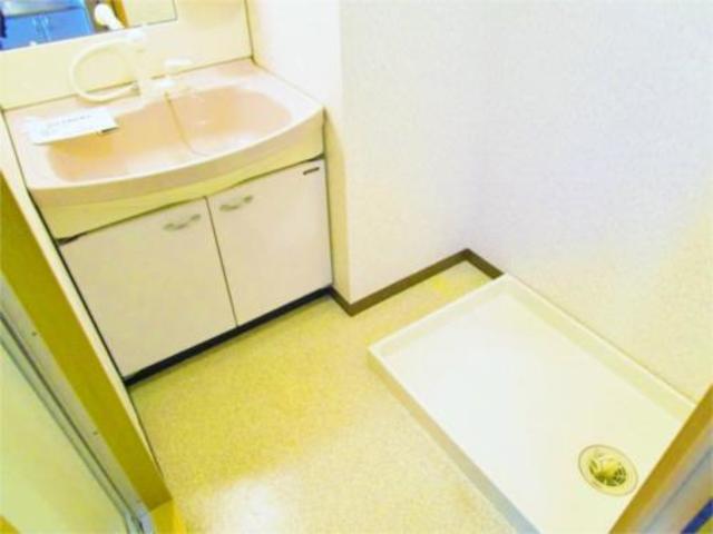 洗面設備　別部屋参考写真です