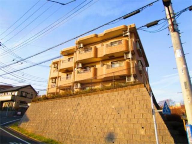 建物外観　高台にあります。