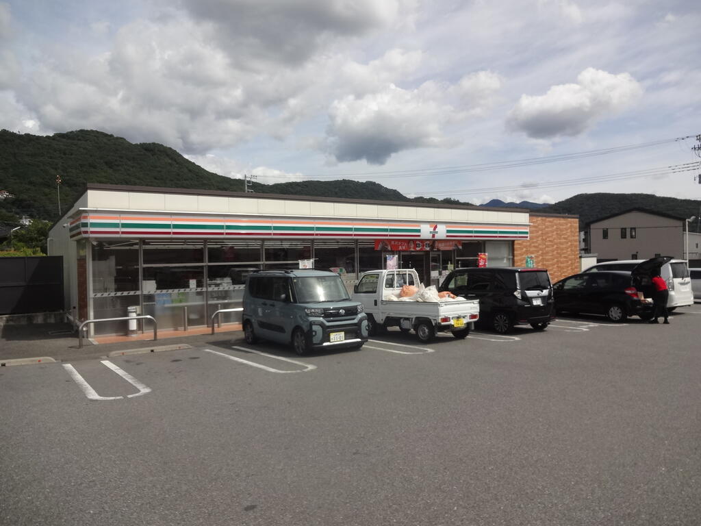 コンビニ　セブンイレブン甲府山宮町店（コンビニ）まで290m