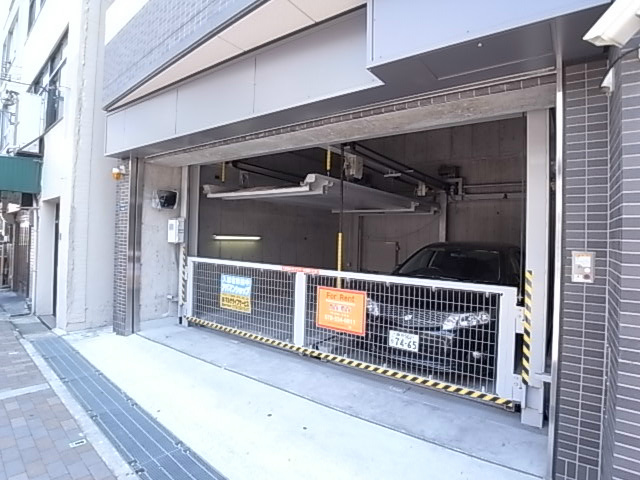 【神戸市中央区元町通のマンションのエントランス】