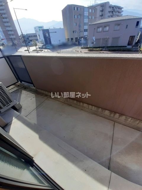 【新居浜市坂井町のマンションのバルコニー】