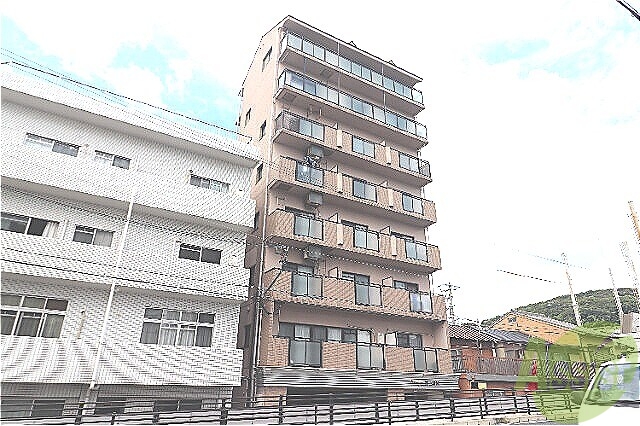 【神戸市垂水区塩屋町のマンションの建物外観】