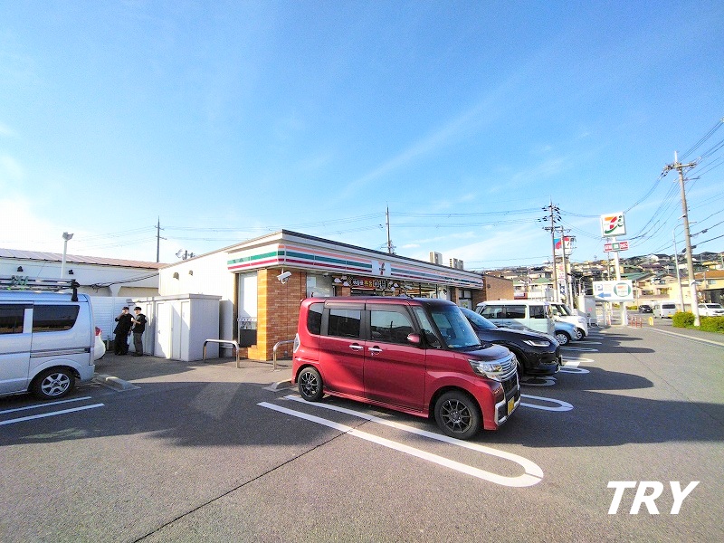 コンビニ　セブンイレブン香芝穴虫店（コンビニ）まで412m