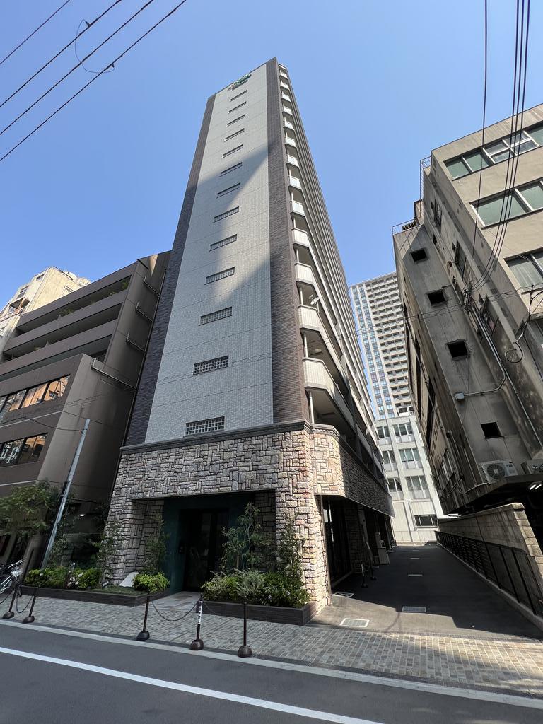 大阪市中央区安土町のマンションの建物外観