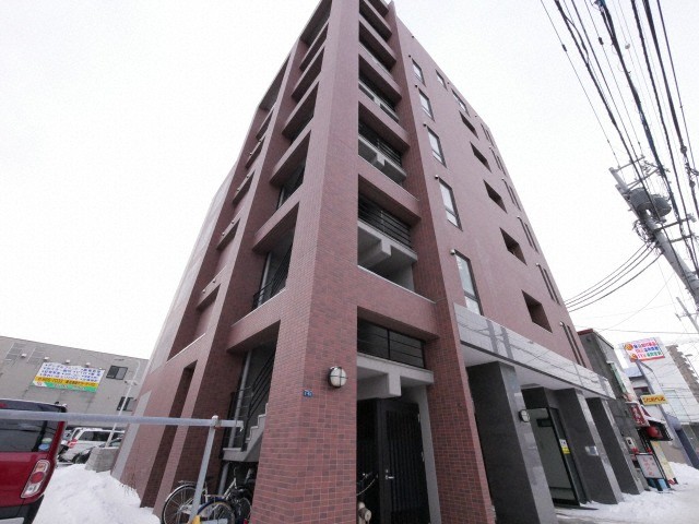 札幌市西区西町南のマンションの建物外観