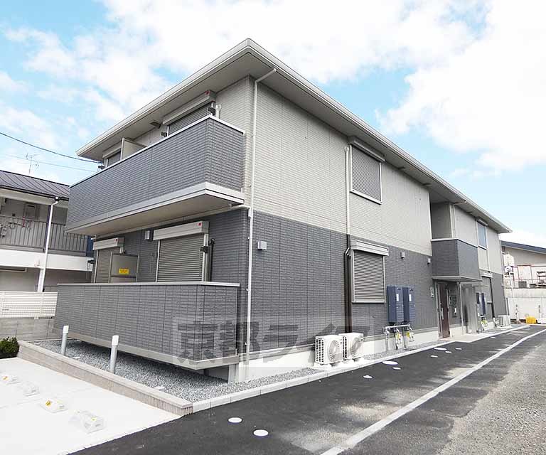 京都市伏見区深草石橋町のアパートの建物外観